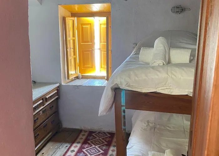 200 Year Old Idyllic Stone House Semesterbostad *