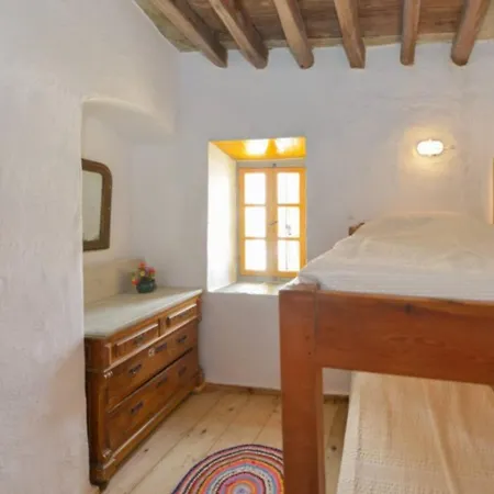 200 Year Old Idyllic Stone House Сasa de vacaciones Apollonia