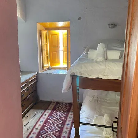 200 Year Old Idyllic Stone House Hébergement de vacances *