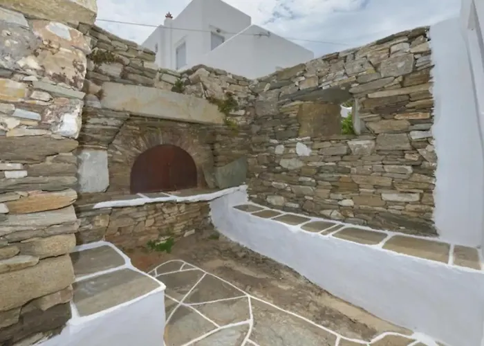 200 Year Old Idyllic Stone House * 아폴로니아