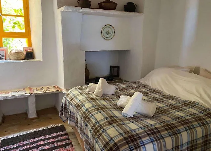 펜션 200 Year Old Idyllic Stone House *